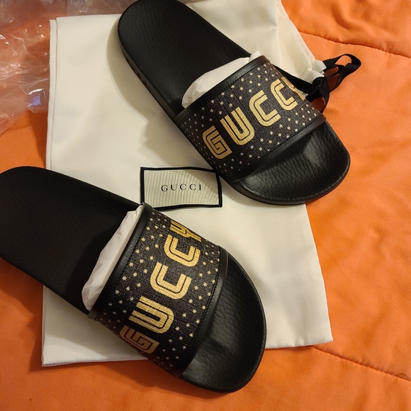 GUCCI Pursuit Guccy Logo Slide Sandal - Picture 2 of 8